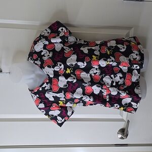 Peanuts “Snoopy Good Vibes” V-Neck Print Scrub Top Size Medium‎